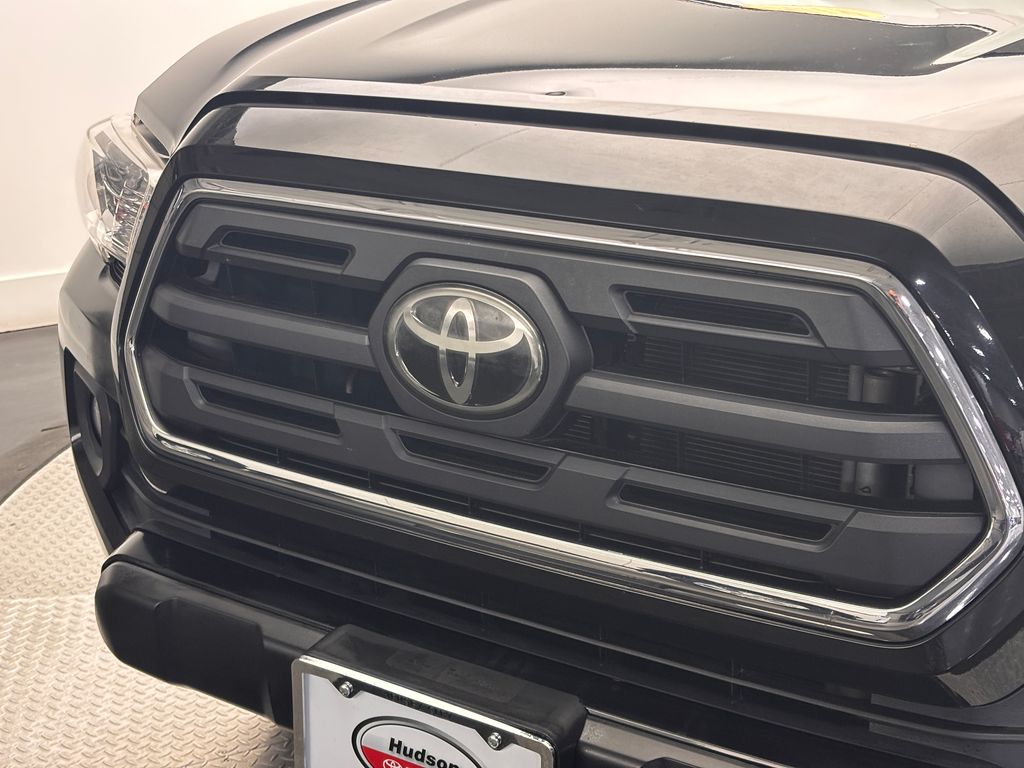 Thumbnail: 2019 Toyota Tacoma - 3