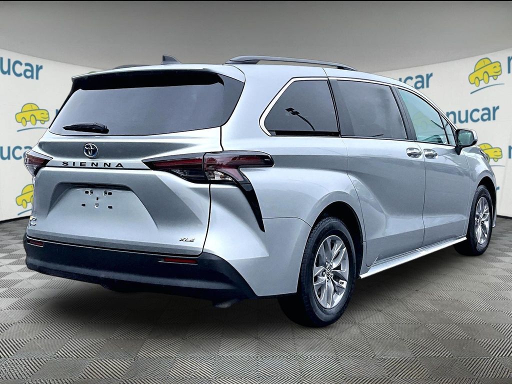 2025 Toyota Sienna — photo 6