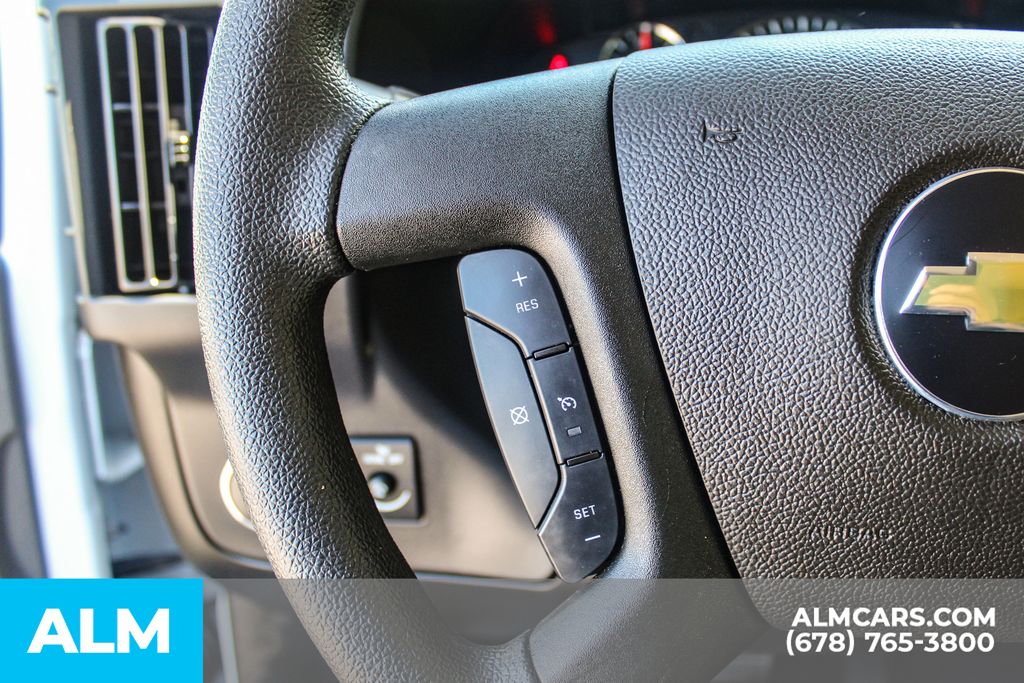 Used 2025 White Chevrolet LT image 24