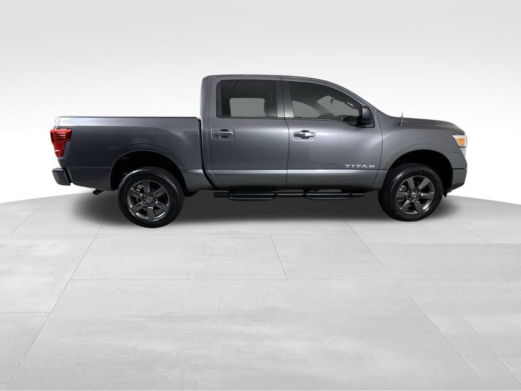 2021 Nissan Titan SV 8