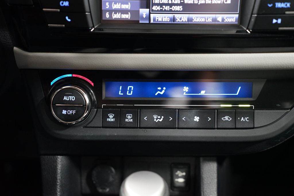 2015 Toyota Corolla LE 19
