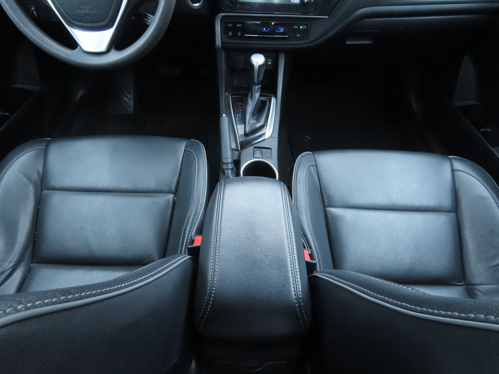 2017 Toyota Corolla XLE 9
