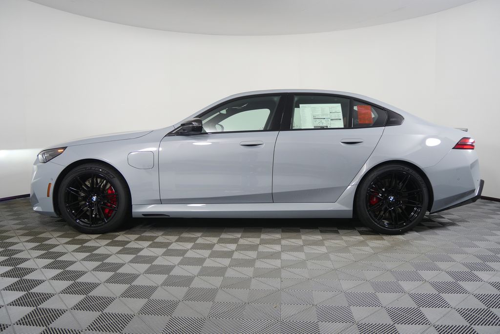 Thumbnail: 2026 BMW M5 - 7
