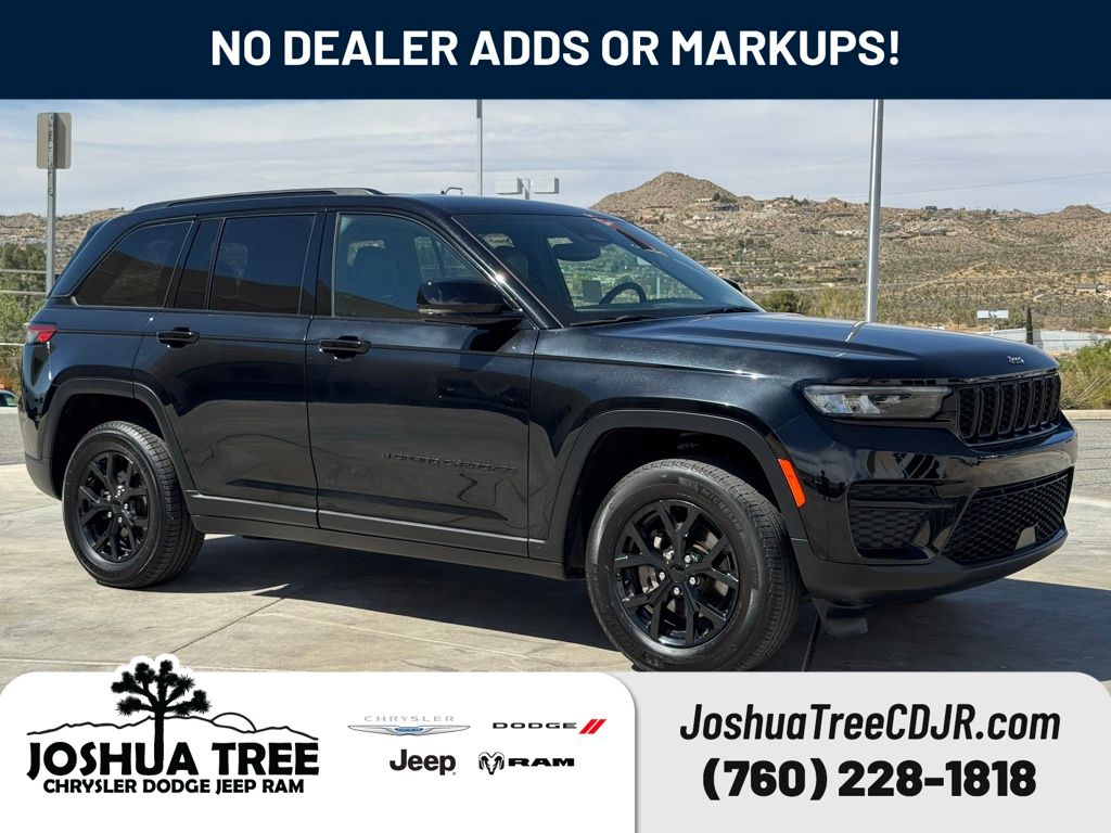 Diamond Black Crystal Pearlcoat 2024 Jeep Grand Cherokee Altitude 4WD SUV / Crossover Four-Wheel Drive 8-Speed Automatic