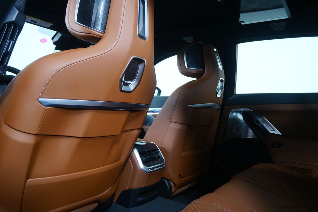 Thumbnail: 2026 BMW 7 Series - 18