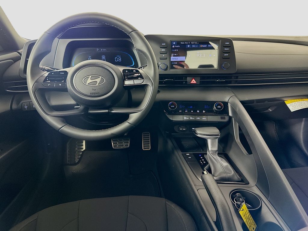 Thumbnail: 2025 Hyundai Elantra - 17