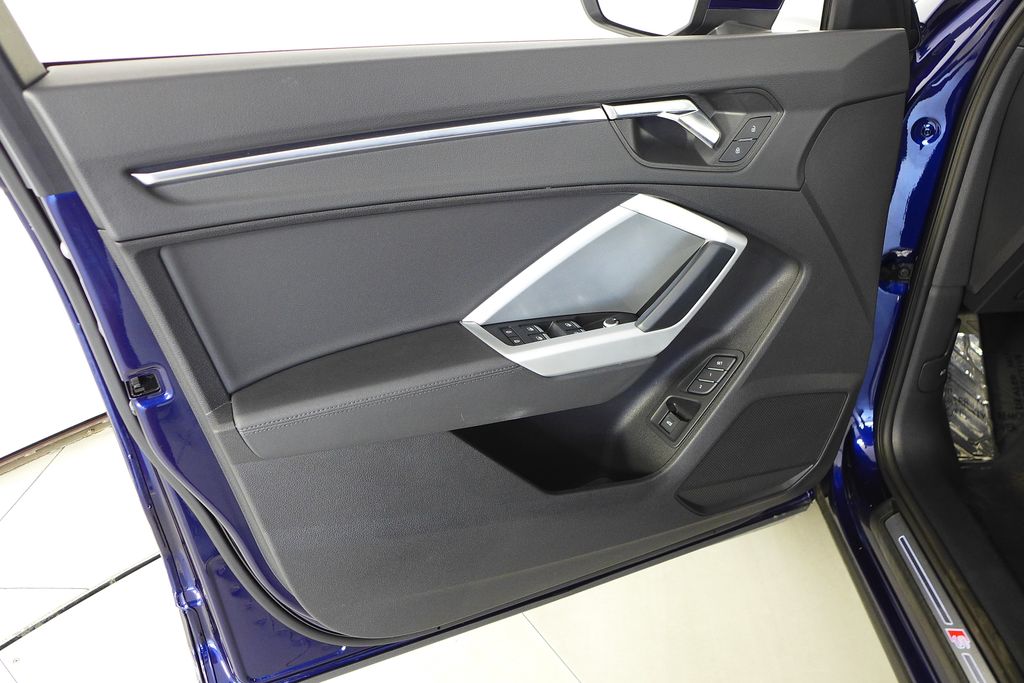 Thumbnail: 2022 Audi Q3 - 11