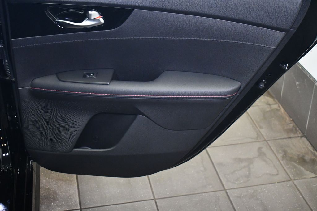 Thumbnail: 2023 Kia Forte - 31