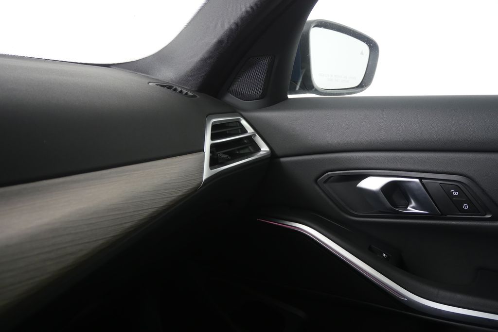 Thumbnail: 2025 BMW 3 Series - 27