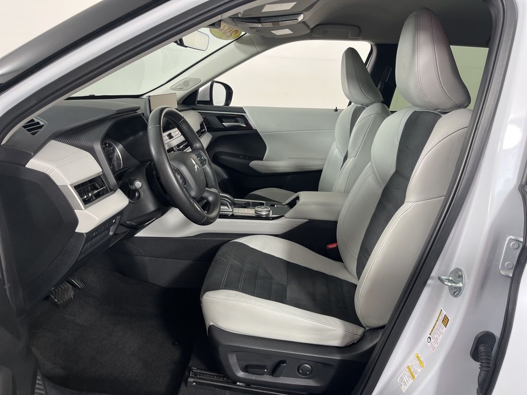 Thumbnail: 2025 Mitsubishi Outlander - 22