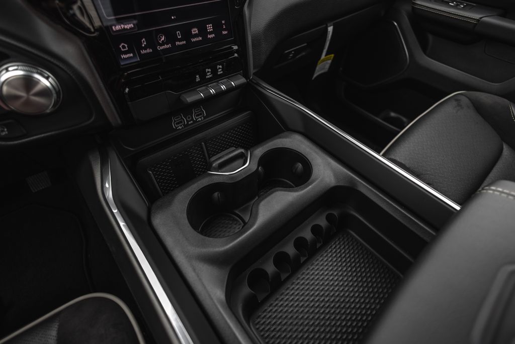 2026 Ram 1500 Laramie thumbnail 24