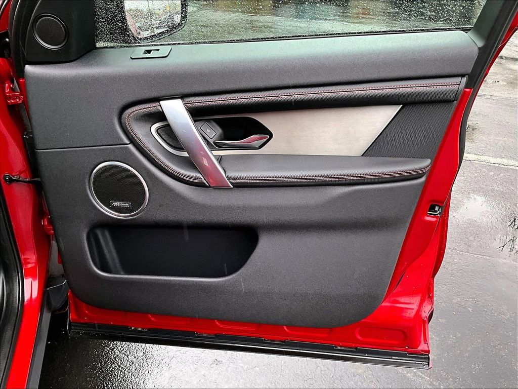 2023 Land Rover Discovery Sport — photo 12