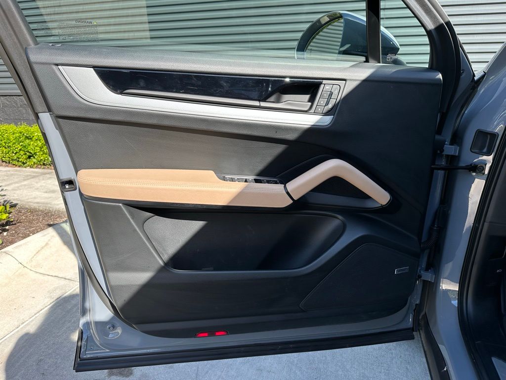 Thumbnail: 2024 Porsche Cayenne - 18