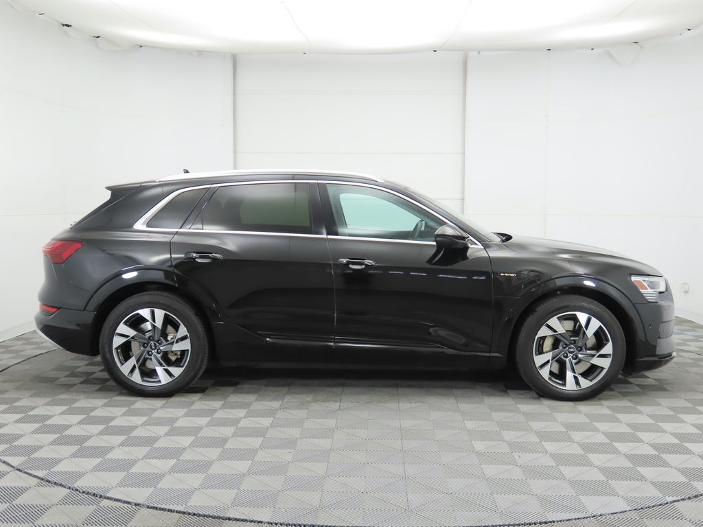 2022 Audi e-tron Premium Plus 4