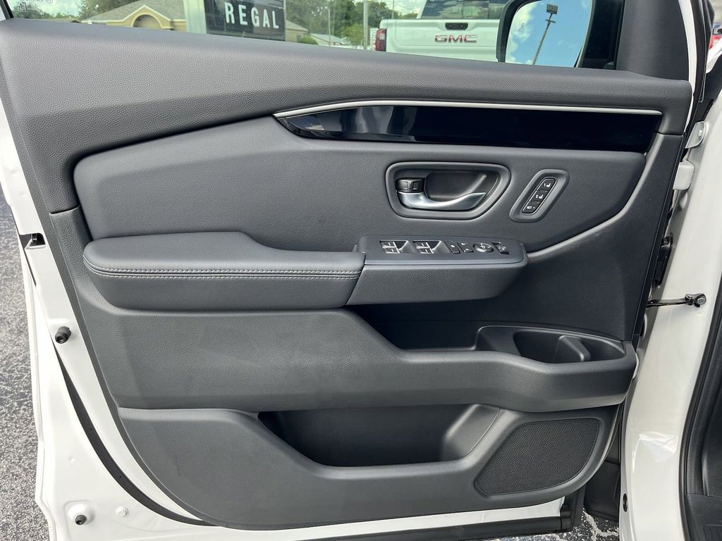 new 2025 Honda Pilot car, priced at $46,349