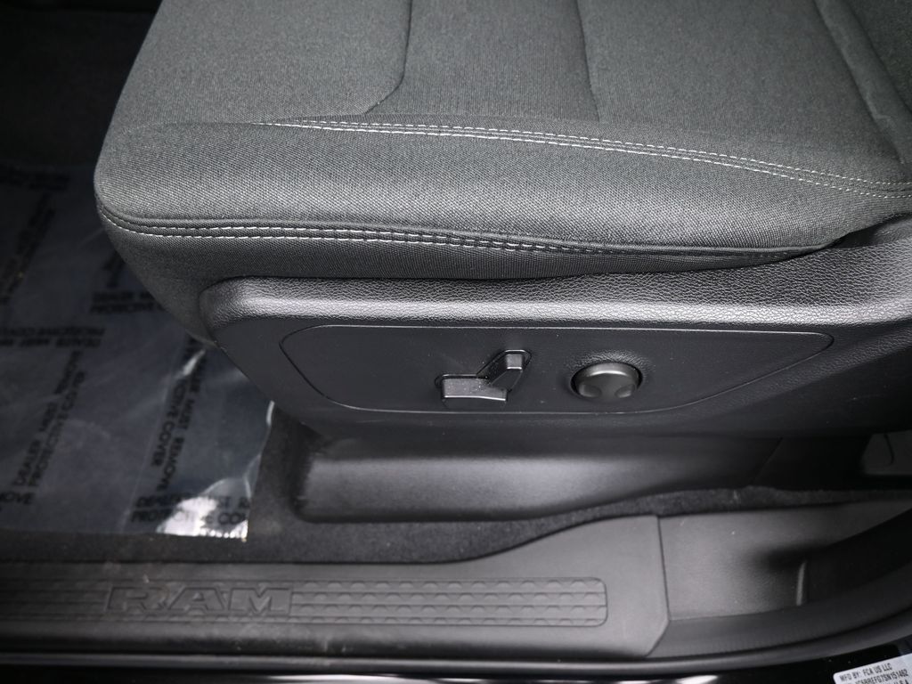 Used 2025 Diamond Black Crystal Pearlcoat Ram Big Horn/Lone Star image 15