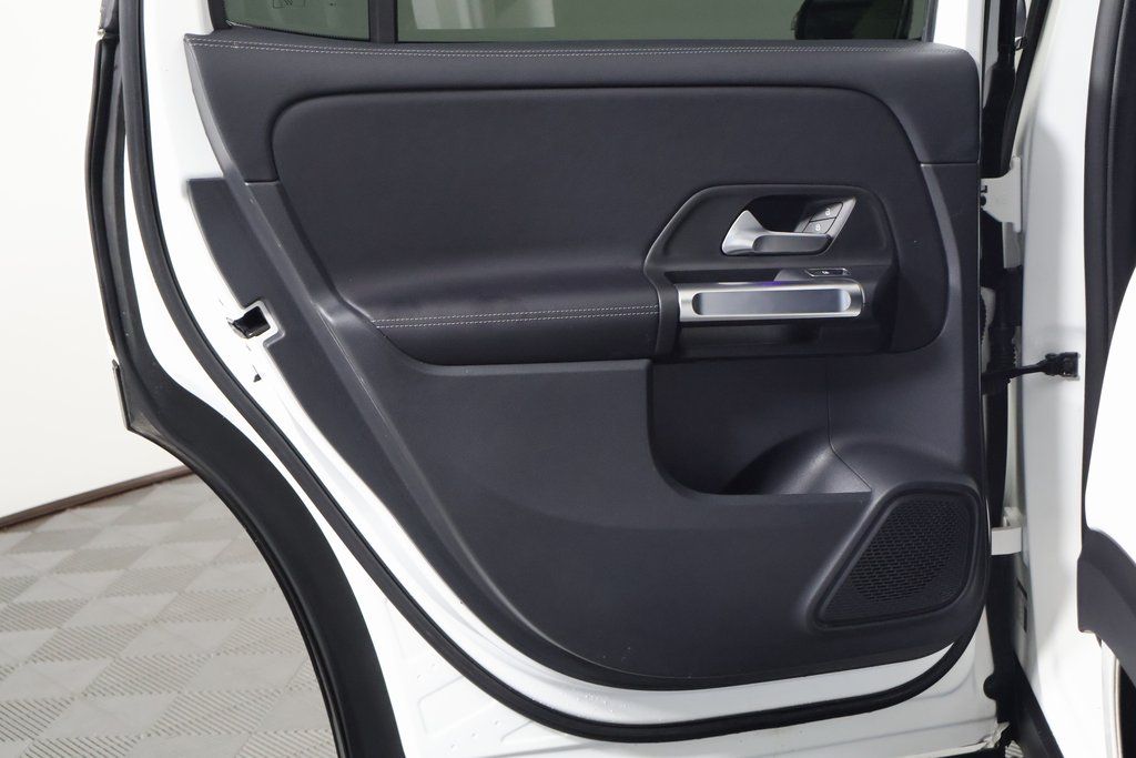 Thumbnail: 2022 Mercedes-Benz GLB - 13