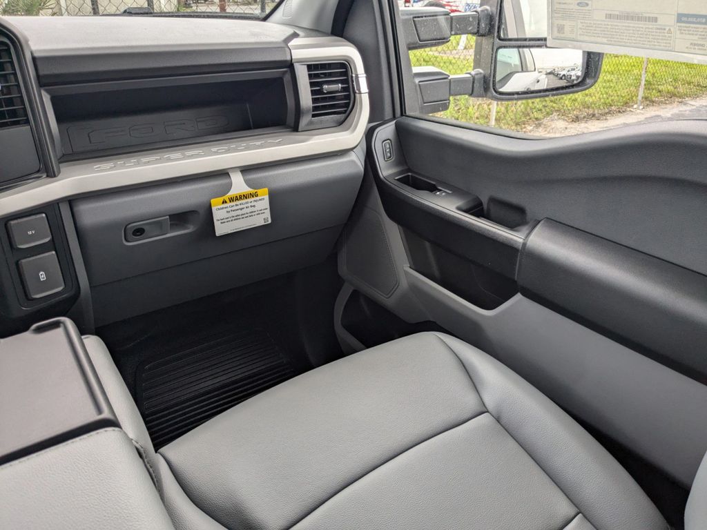 2025 Ford F-350 Super Duty XL