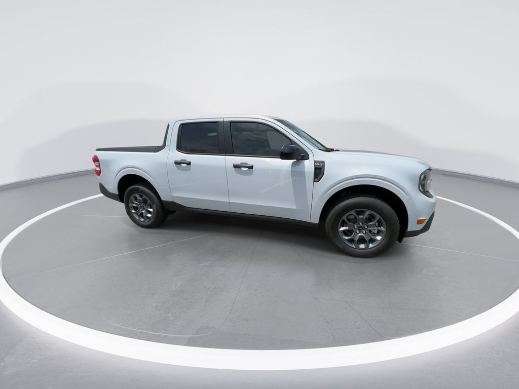 New 2026 Space White Metallic Ford XLT image 9