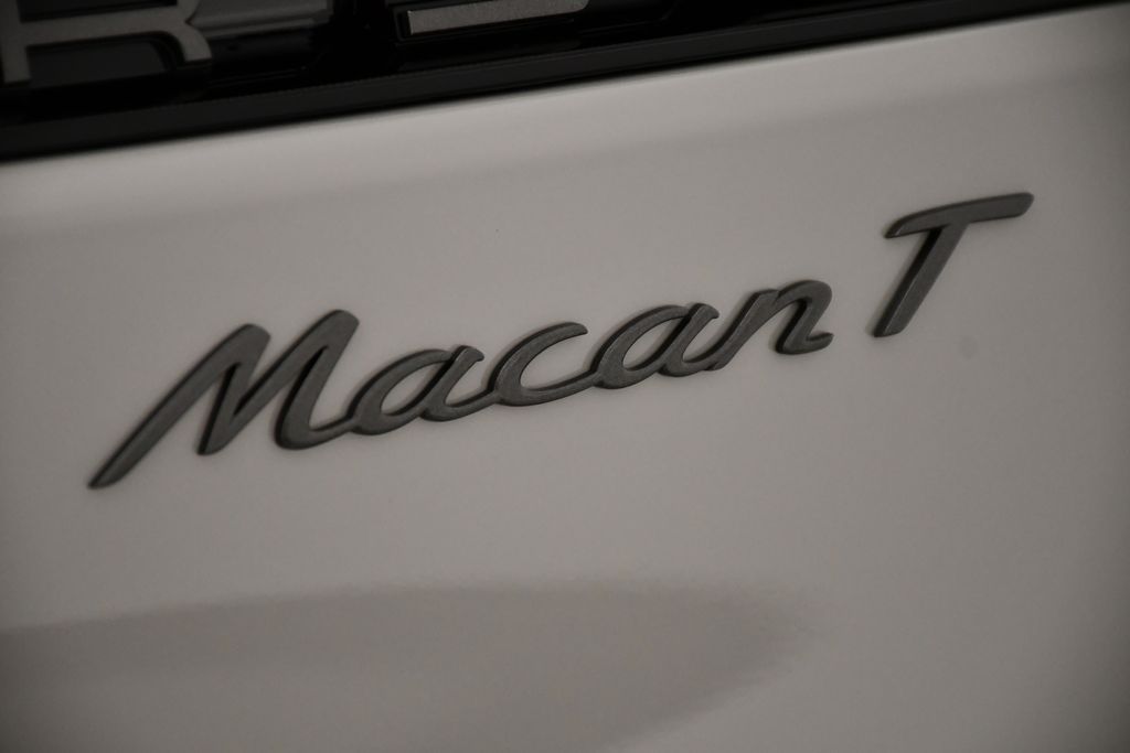 Thumbnail: 2026 Porsche Macan - 11