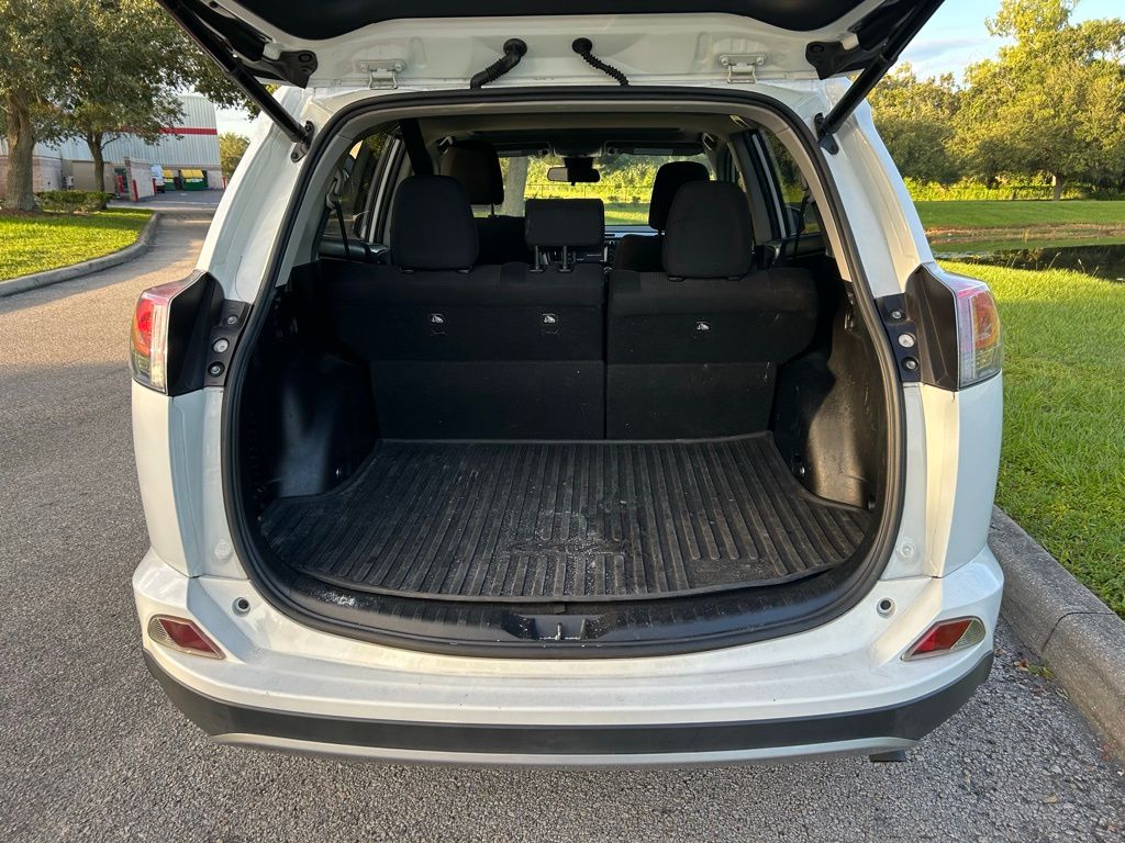 Thumbnail: 2018 Toyota RAV4 - 9