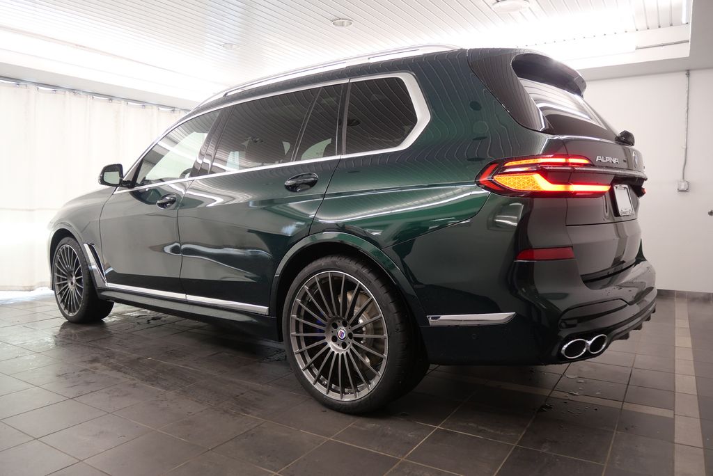 2025 BMW X7 Alpina XB7 4