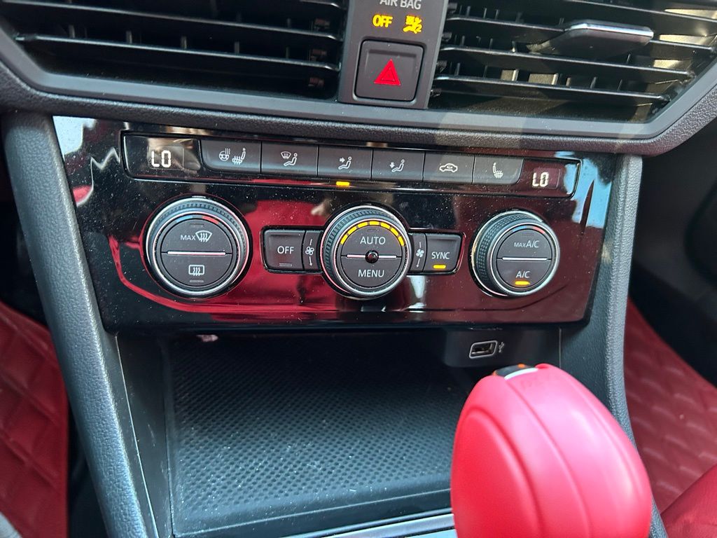 Thumbnail: 2019 Volkswagen Jetta - 25