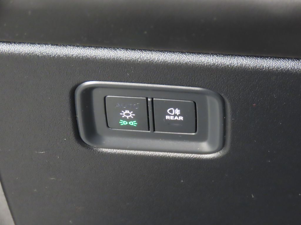 Thumbnail: 2025 Porsche Macan - 23