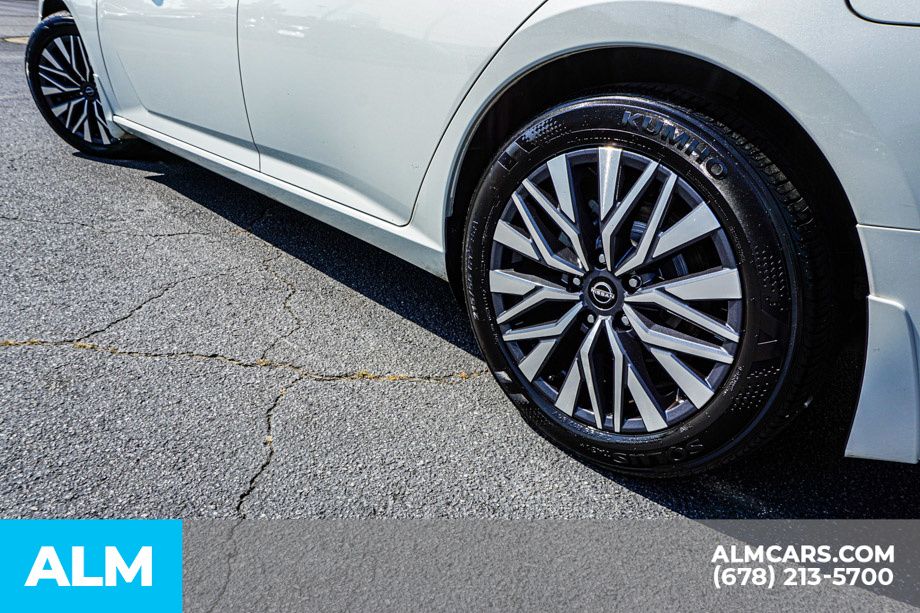 Used 2025 White Nissan 2.5 SV image 15