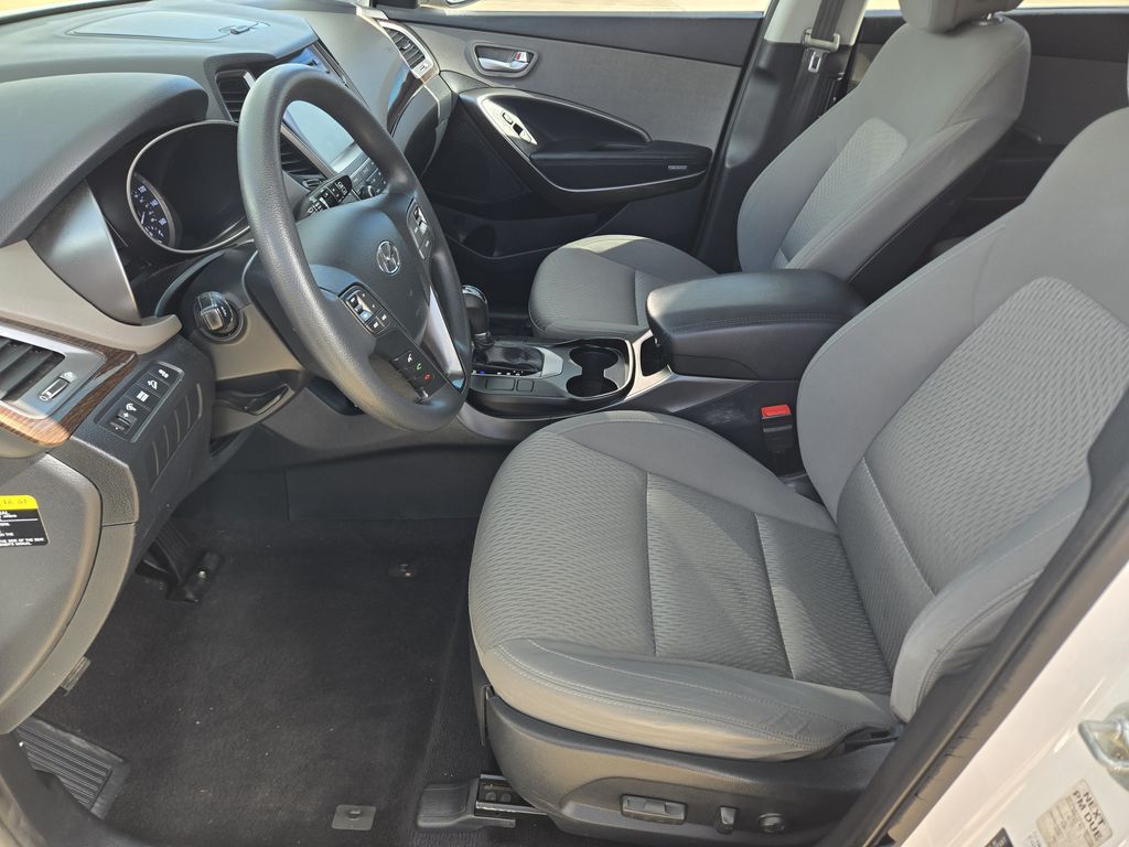 2017 Hyundai Santa Fe SE - 11
