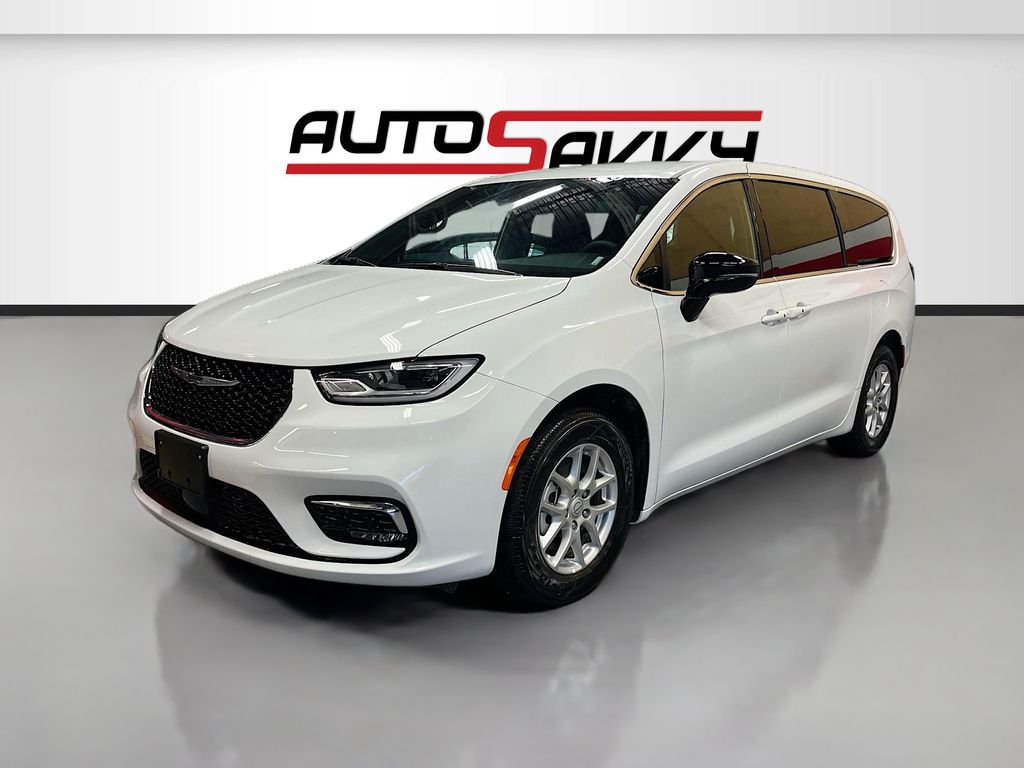 Used 2026 Bright White Clearcoat Chrysler Select image 3