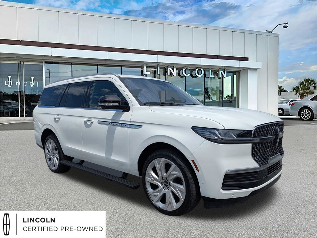 Pristine White Metallic Tri-Coat 2025 Lincoln Navigator SUV / Crossover Four-Wheel Drive Automatic
