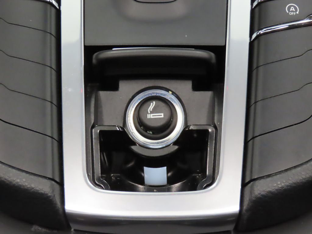Thumbnail: 2017 Porsche Macan - 29