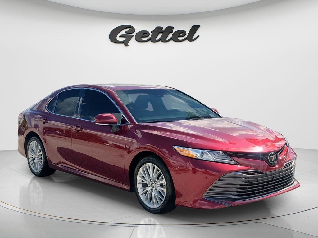 Used 2018 Red Toyota XLE image 3