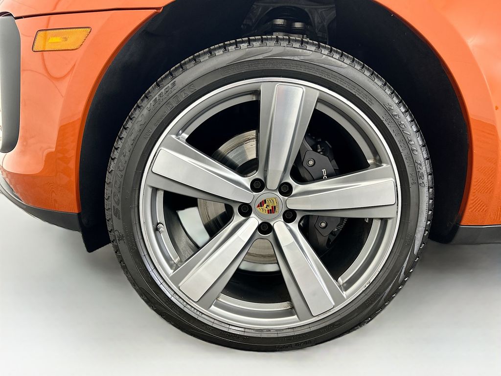 Thumbnail: 2025 Porsche Macan - 31
