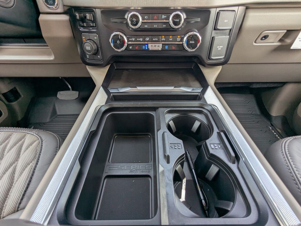 2026 Ford Super Duty F-350 SRW Platinum