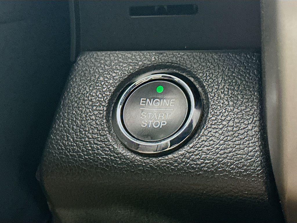 Used 2018 Red Ford Lariat image 26