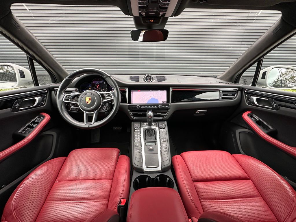 Thumbnail: 2021 Porsche Macan - 6