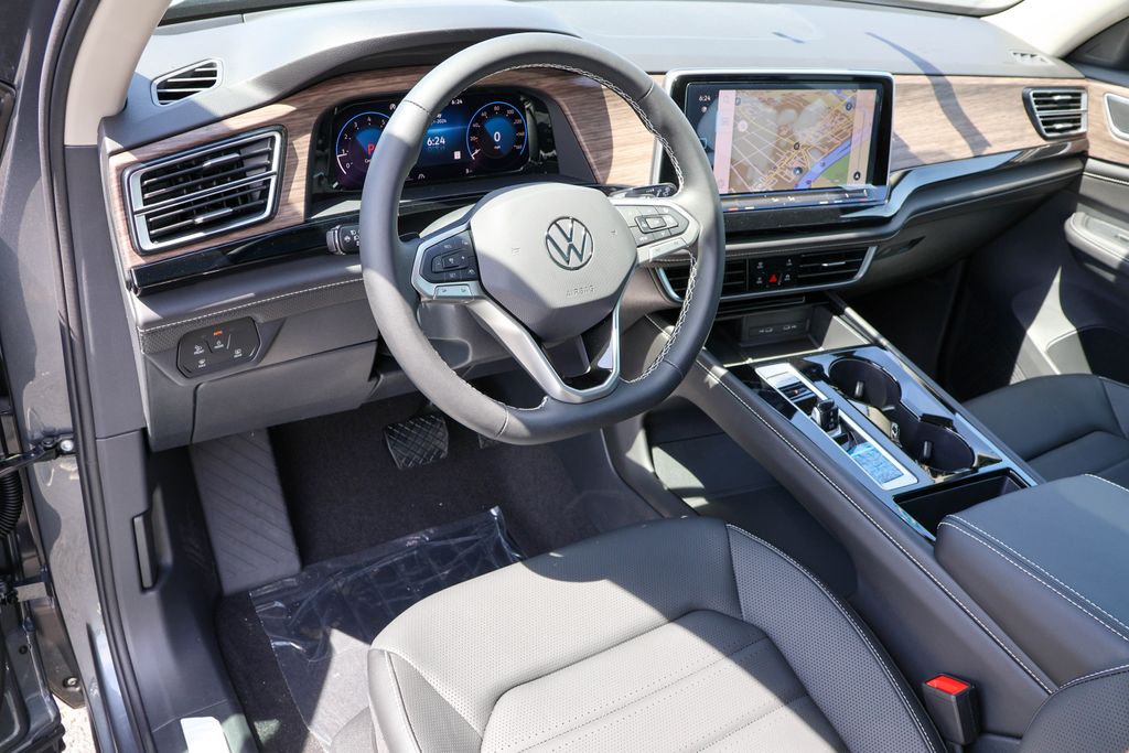 2024 Volkswagen Atlas 2.0T SEL 3