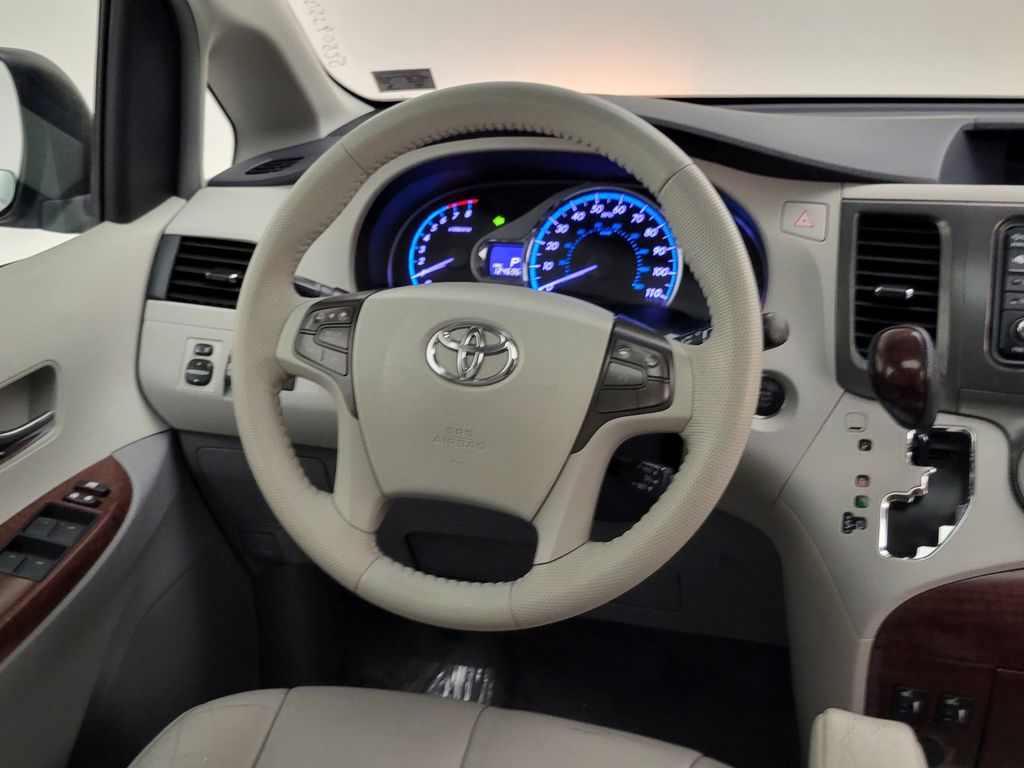Thumbnail: 2012 Toyota Sienna - 19
