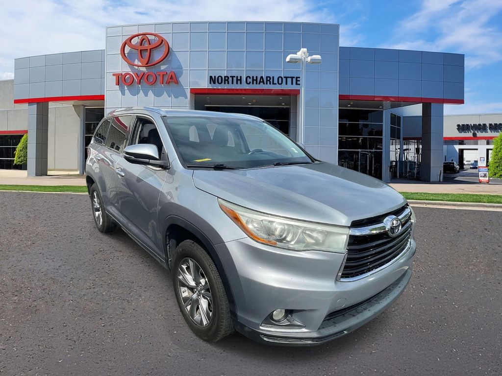 Silver Sky Metallic 2015 Toyota Highlander XLE SUV / Crossover Front-Wheel Drive 6-Speed Automatic Overdrive
