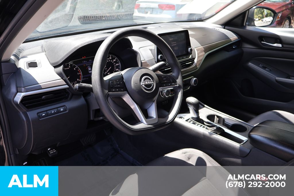 Used 2025 Black Nissan 2.5 SV image 9