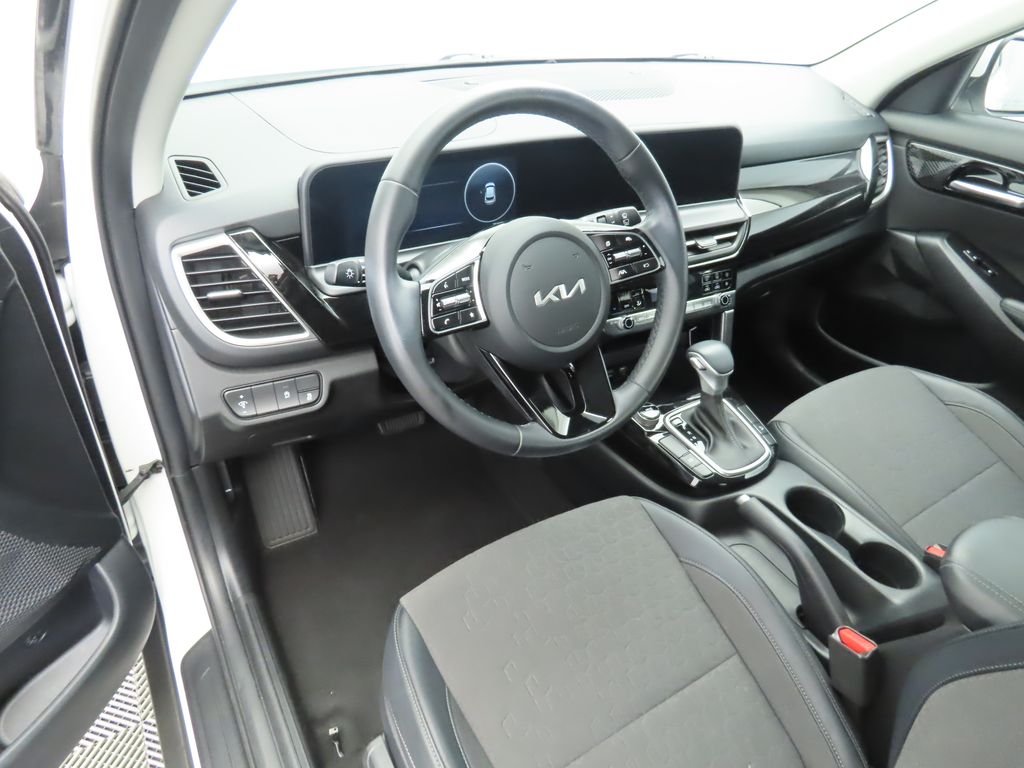 Thumbnail: 2024 Kia Seltos - 9