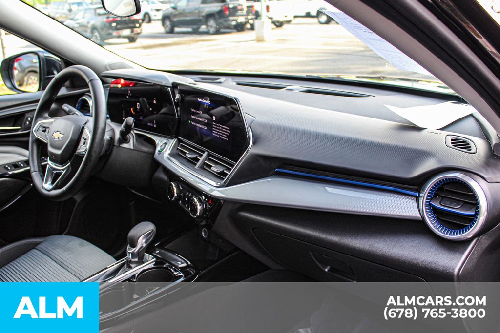 Used 2025 Black Chevrolet LT image 24