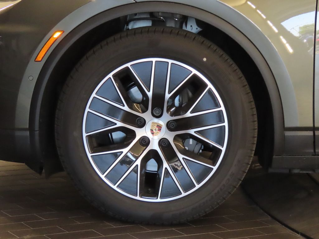 Thumbnail: 2026 Porsche Macan - 11