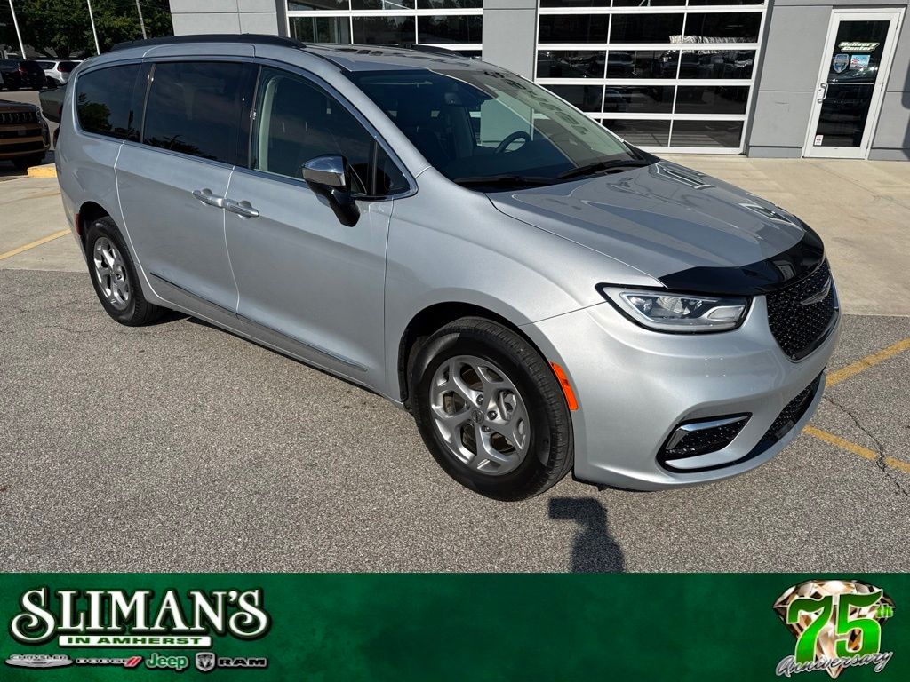 Silver Mist Clearcoat 2023 Chrysler Pacifica Minivan All-Wheel Drive 9-Speed Automatic