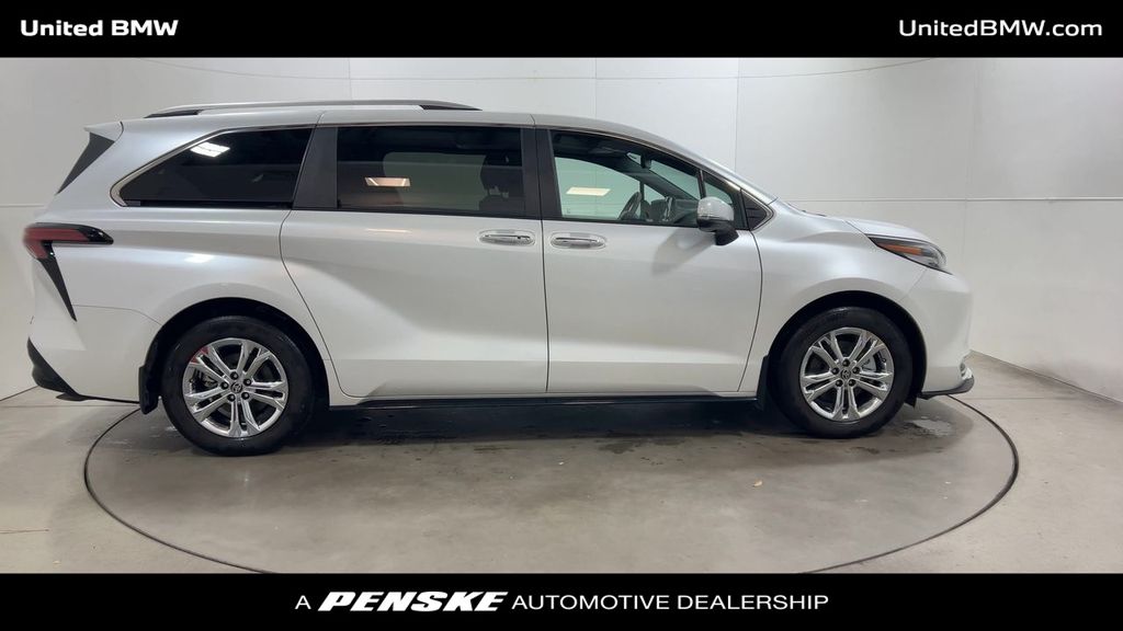 2023 Toyota Sienna Platinum 9