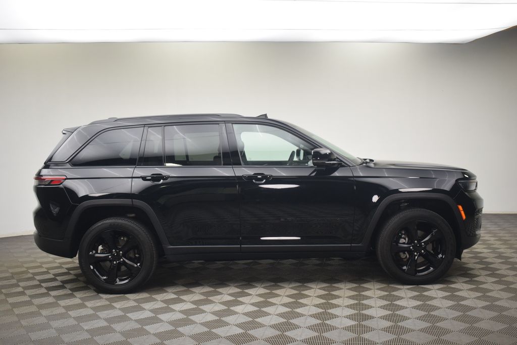 used 2024 Jeep Grand Cherokee car, priced at $32,000