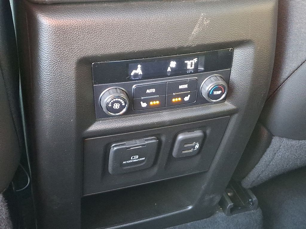 Thumbnail: 2022 Chevrolet Traverse - 11