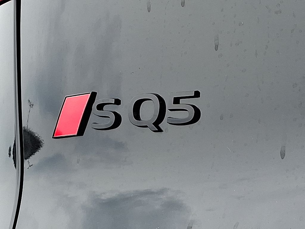 Thumbnail: 2025 Audi SQ5 - 11